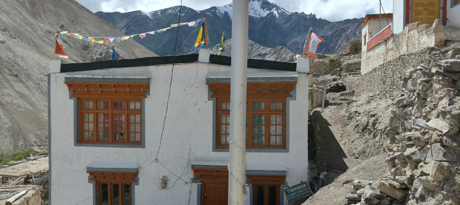Thakskan house